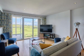 Apartment Sea Views 5 mins Walk to Fistral